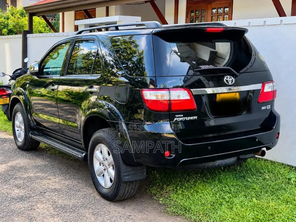 Toyota Fortuner 2010 SUV (Used)
