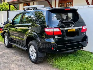 Toyota Fortuner 2010 SUV (Used)