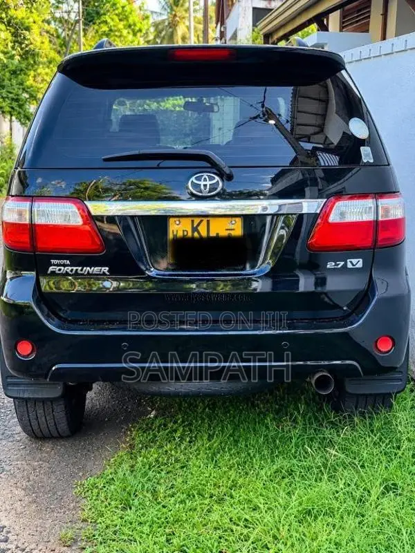 Toyota Fortuner 2010 SUV (Used)
