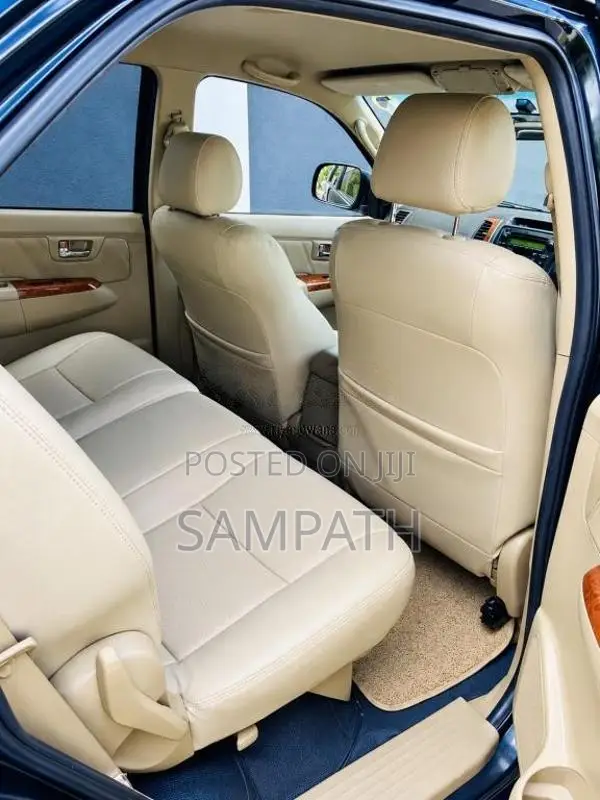 Toyota Fortuner 2010 SUV (Used)