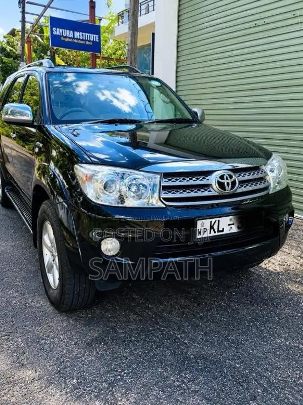 Toyota Fortuner 2010 SUV (Used)