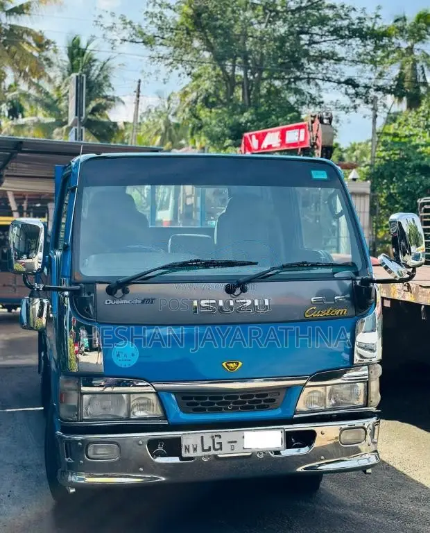 Isuzu ELF 2009 Lorry (Used)