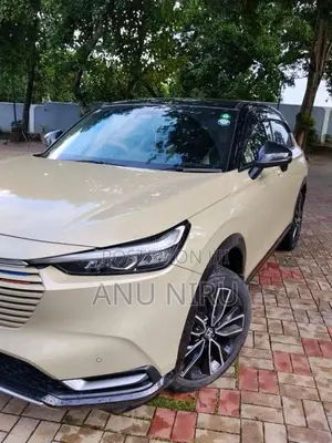 Honda Vezel Z Play With Moon Roof 2023 SUV (Used)