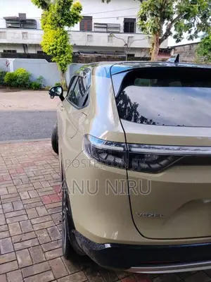 Honda Vezel Z Play With Moon Roof 2023 SUV (Used)