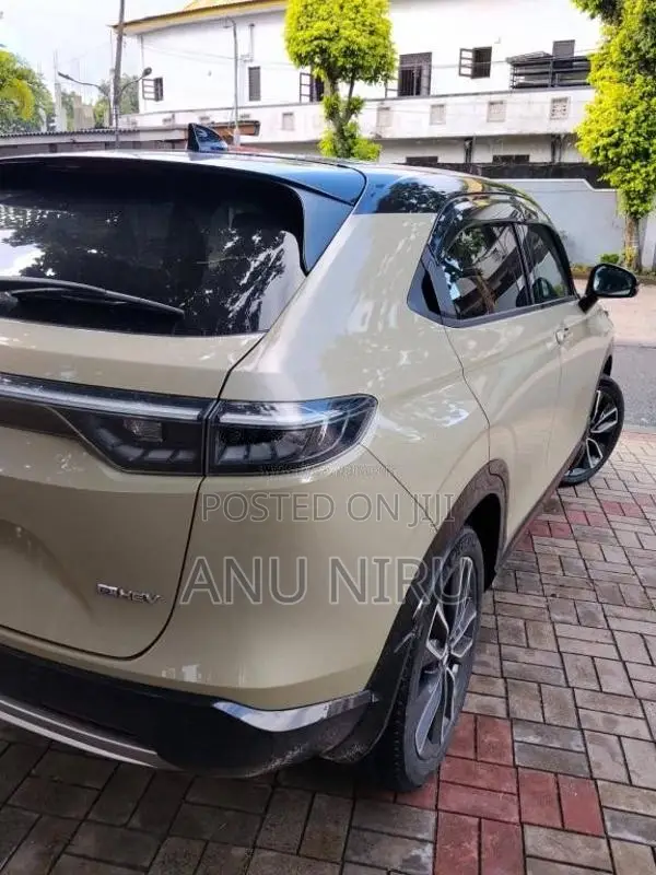 Honda Vezel Z Play With Moon Roof 2023 SUV (Used)