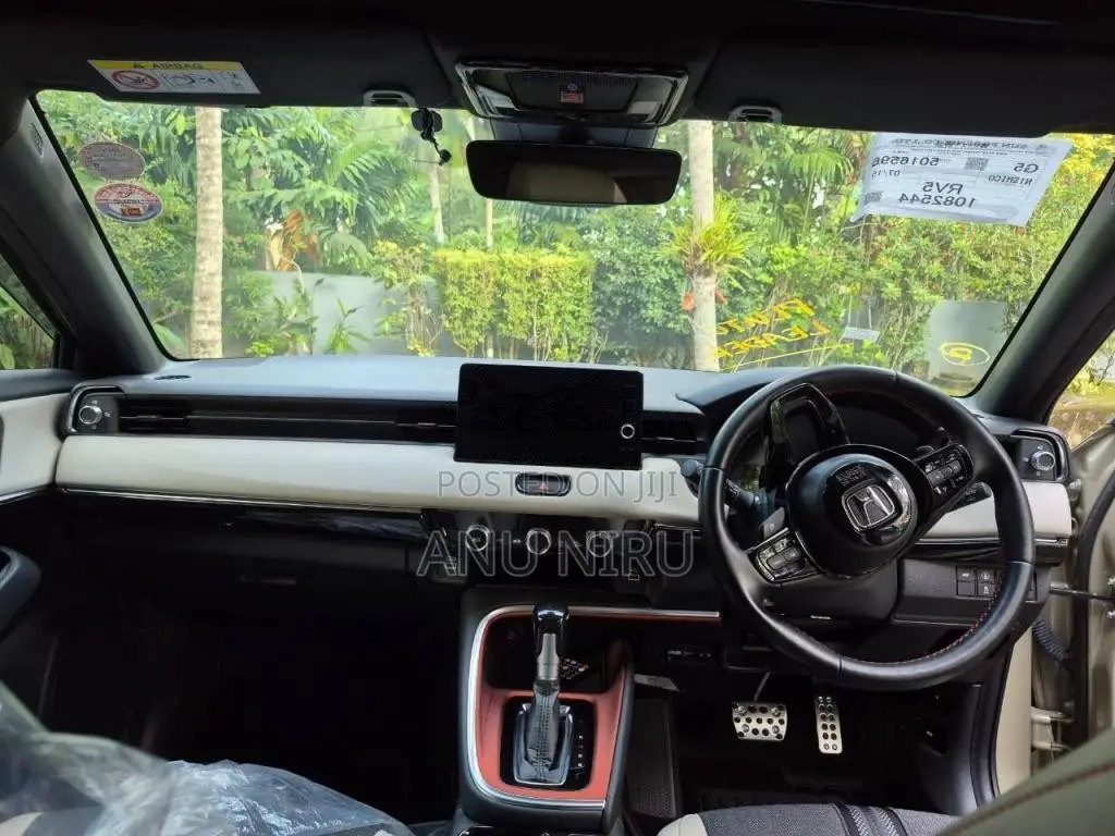 Honda Vezel Z Play With Moon Roof 2023 SUV (Used)