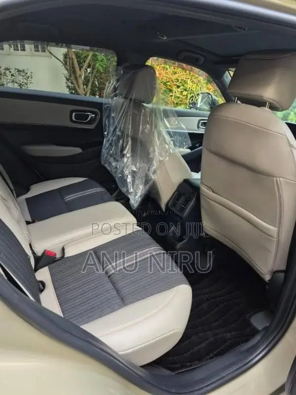 Honda Vezel Z Play With Moon Roof 2023 SUV (Used)