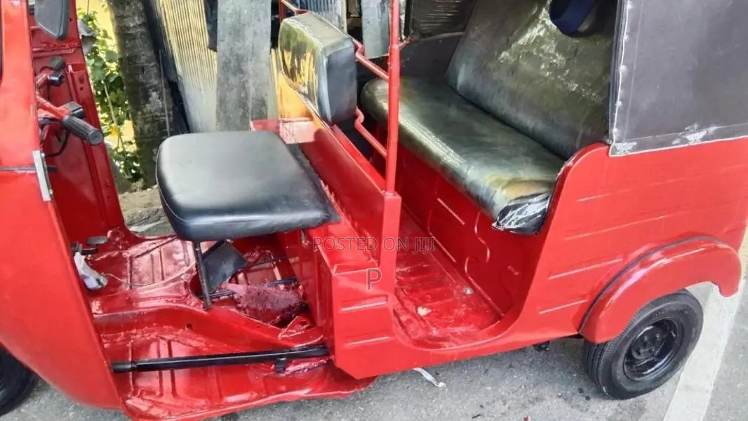 Bajaj RE 2 Stroke 2006 Three Wheel (Used)