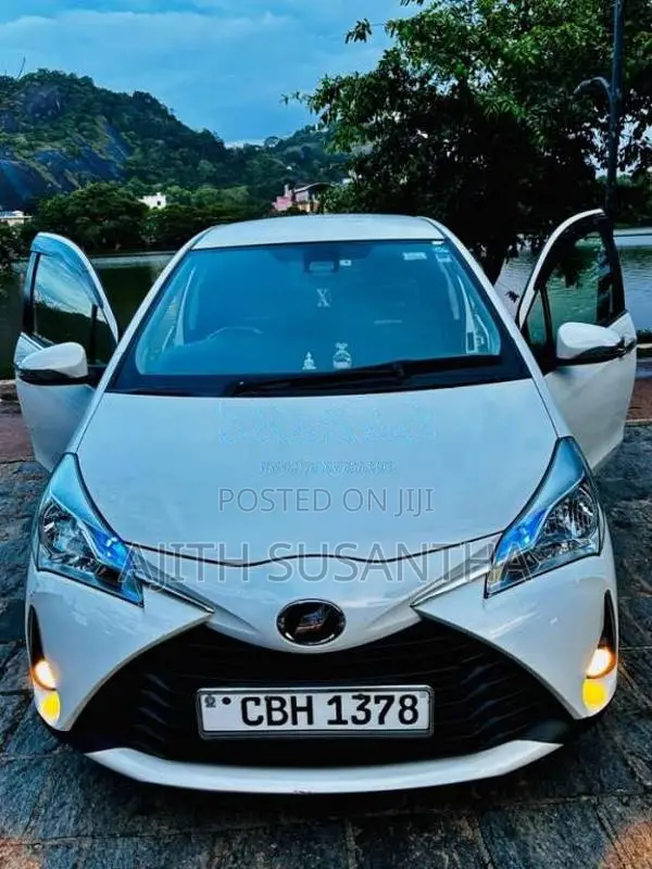 Toyota Vitz 2018 Car (Used)