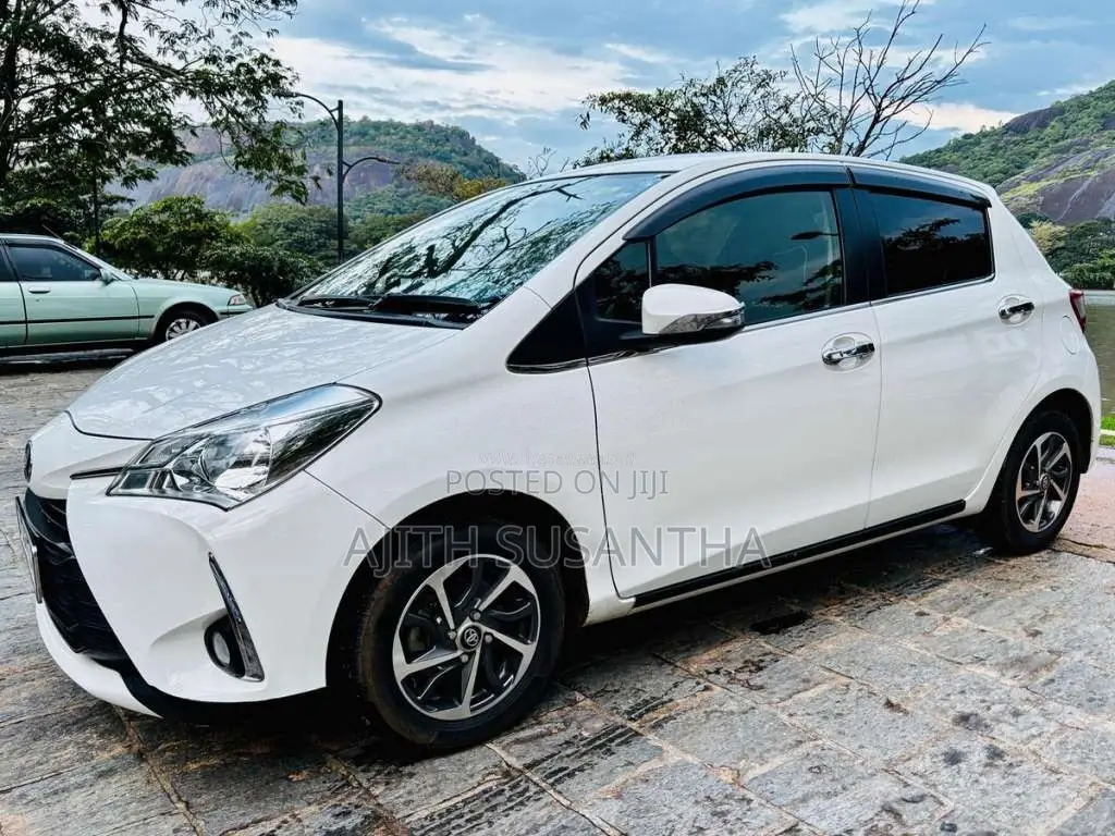 Toyota Vitz 2018 Car (Used)
