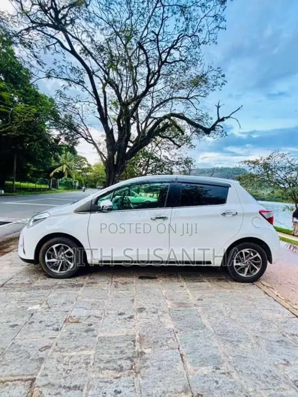 Toyota Vitz 2018 Car (Used)