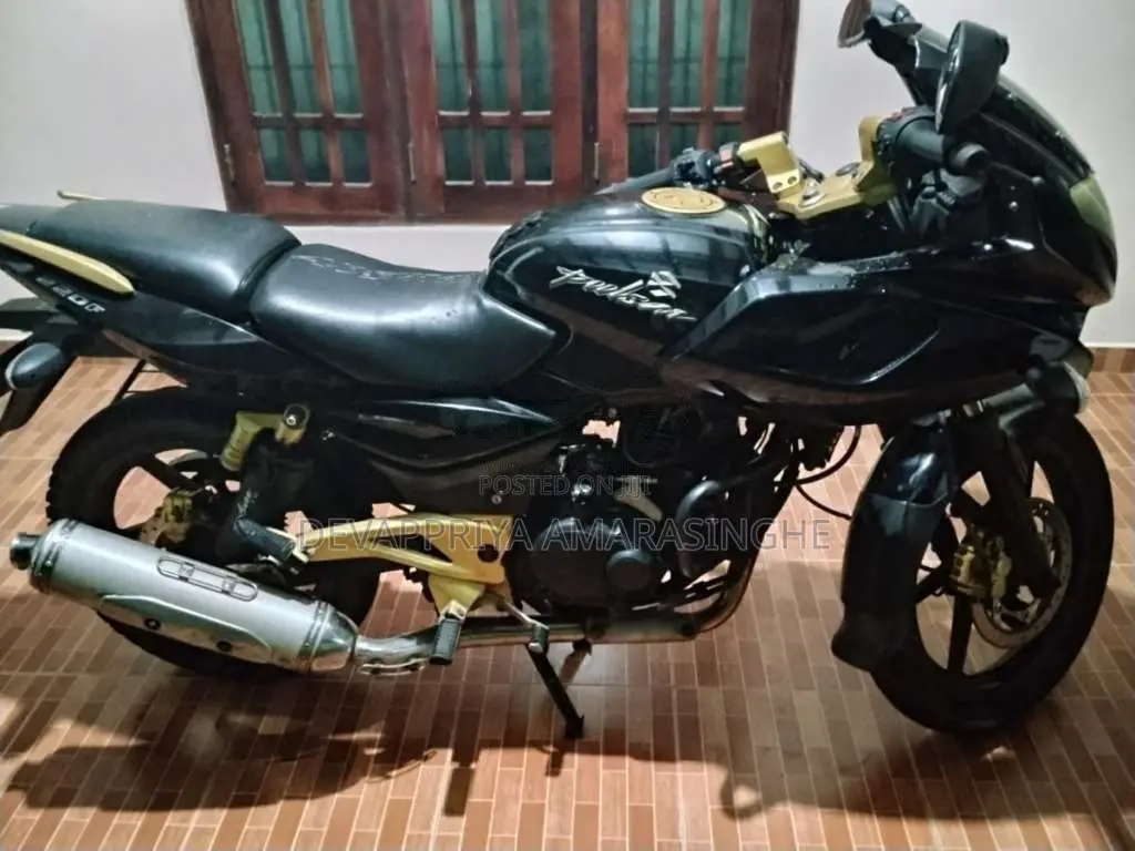 Bajaj Pulsar 220 2010 Motorbike (Used)