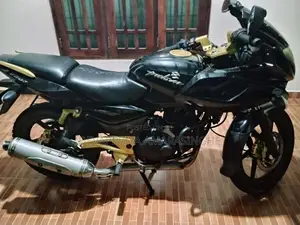 Bajaj Pulsar 220 2010 Motorbike (Used)