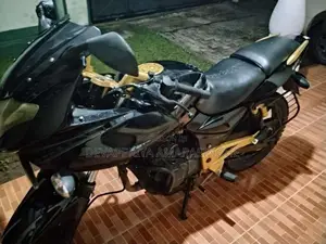 Bajaj Pulsar 220 2010 Motorbike (Used)