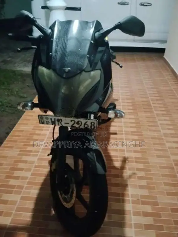 Bajaj Pulsar 220 2010 Motorbike (Used)