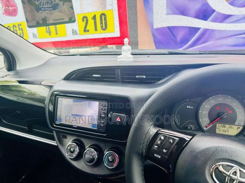 Toyota Vitz 2018 Car (Used)