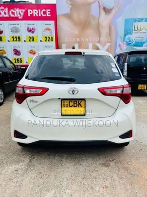 Toyota Vitz 2018 Car (Used)