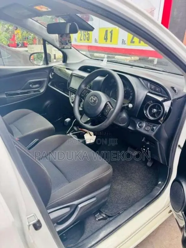 Toyota Vitz 2018 Car (Used)