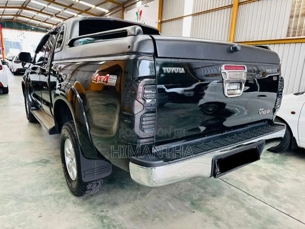 Toyota Hilux Thailand 2010 Pickup (Used)