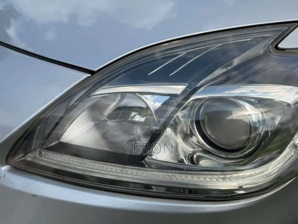 Toyota Prius S LED 2015 Car (Used)