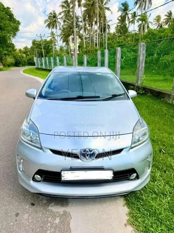 Toyota Prius S LED 2015 Car (Used)