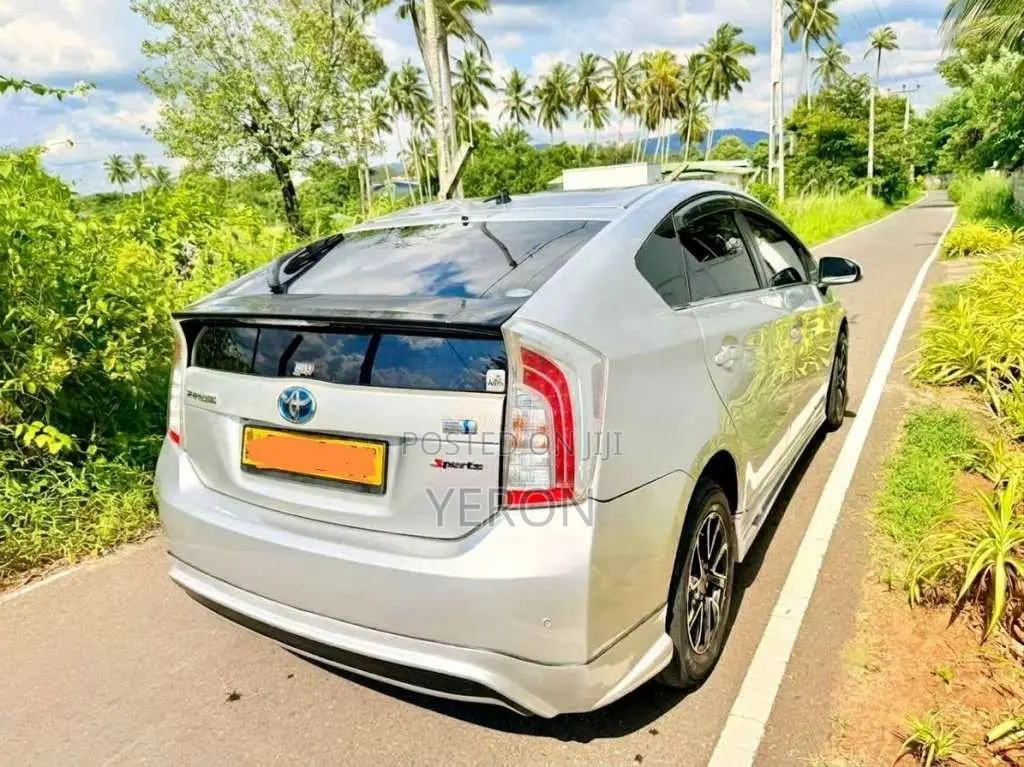 Toyota Prius S LED 2015 Car (Used)