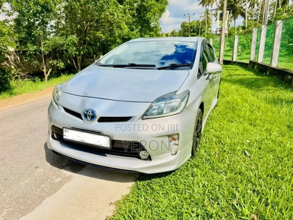 Toyota Prius S LED 2015 Car (Used)