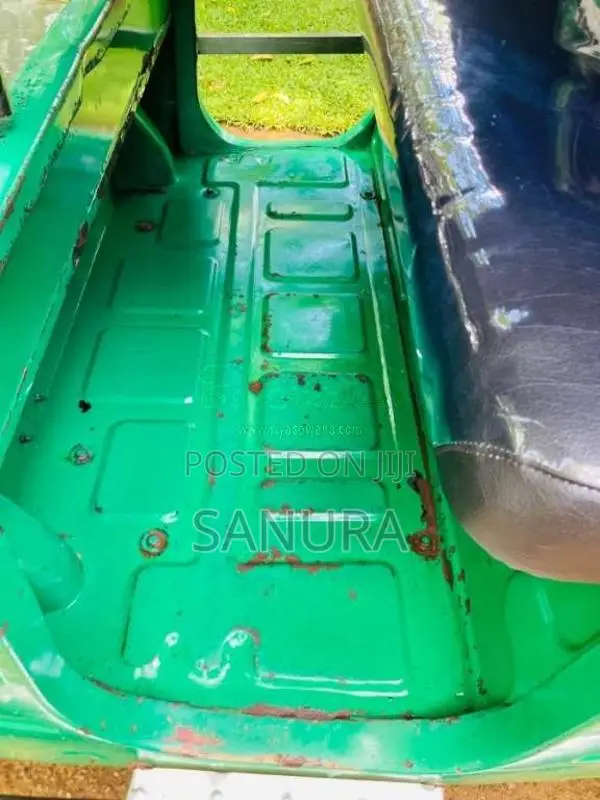 Bajaj 4 Stroke 2010 Three Wheel (Used)