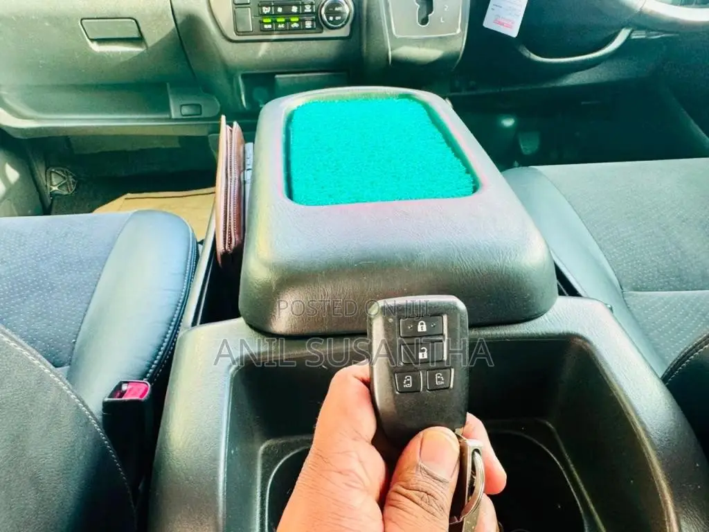 Toyota KDH Dark Prime 2017 Van (Used)
