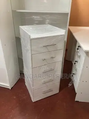 White drawer set