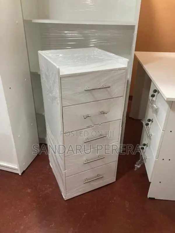 White drawer set