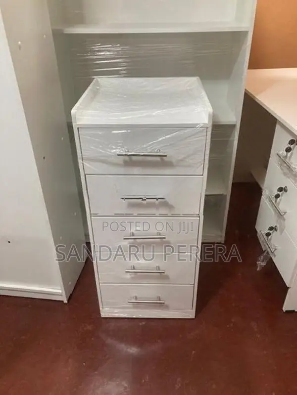 White drawer set