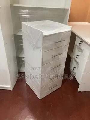 White drawer set