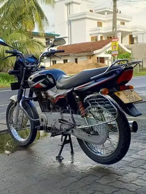 Bajaj CT100 2016
