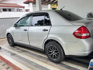 Nissan Tiida Latio Sc11 Cvt 2010