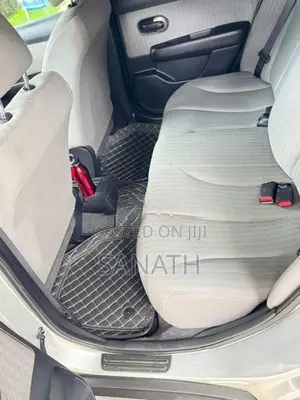 Nissan Tiida Latio Sc11 Cvt 2010