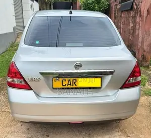 Nissan Tiida Latio Sc11 Cvt 2010