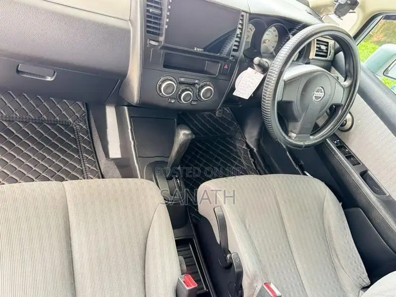 Nissan Tiida Latio Sc11 Cvt 2010