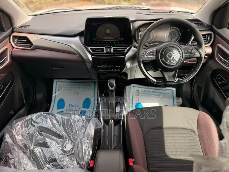 Toyota Urban Cruiser Taisor V Dual Tone 2026