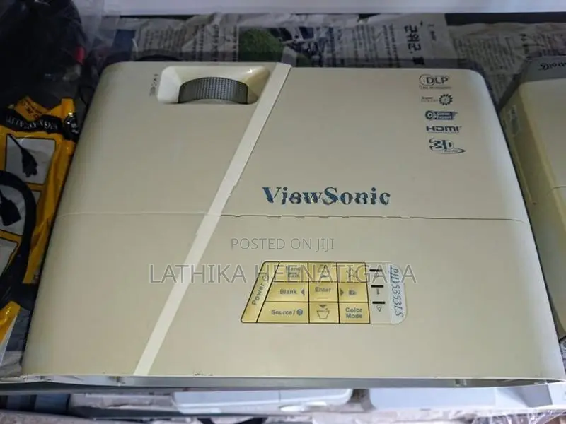 Projector VIEWSONIC PJD5353LS lumens 3200 short throw full set