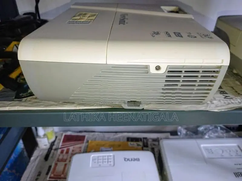 Projector VIEWSONIC PJD5353LS lumens 3200 short throw full set