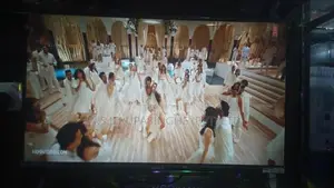 SIGNATURE LED32 SMART TV