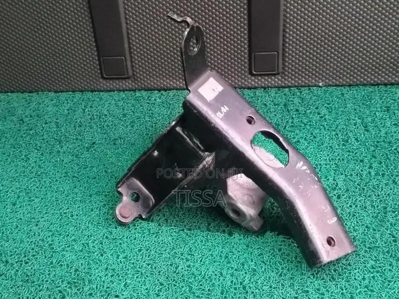 Toyota Vitz KSP 90 Gearbox Mount