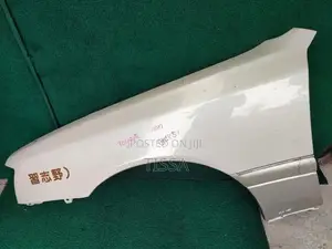 Toyota Crown GX151 Fender