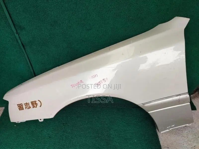Toyota Crown GX151 Fender