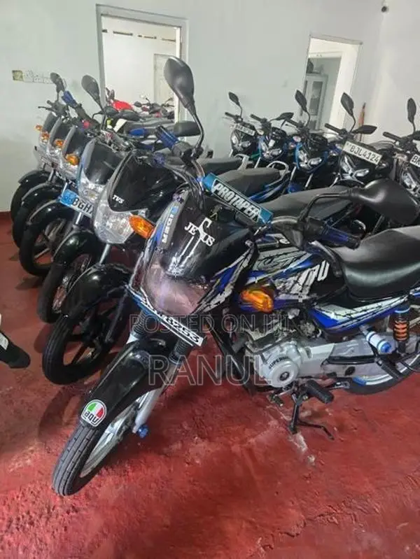 Bajaj CT100 2025