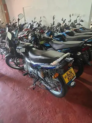Bajaj CT100 2025