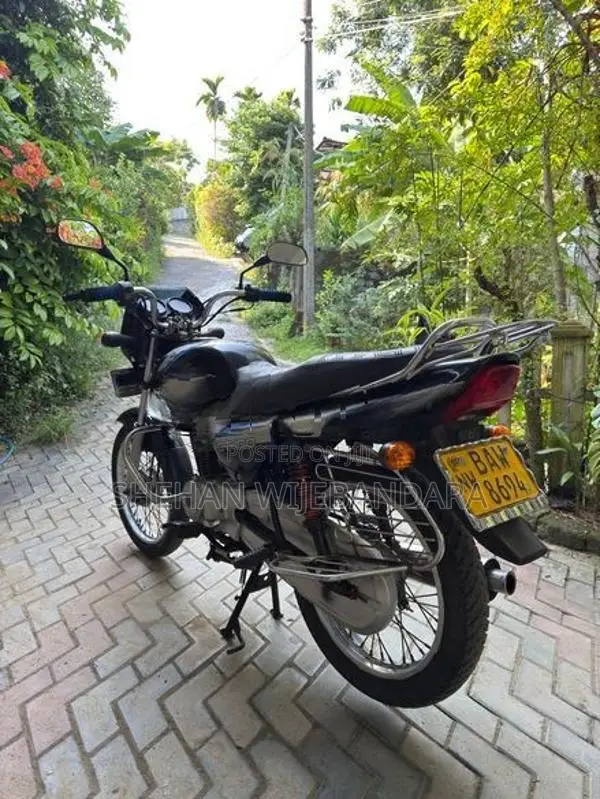Bajaj CT100 2012