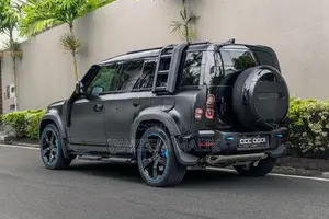 Land Rover Defender P400 2025
