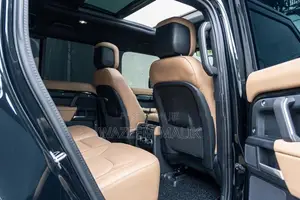Land Rover Defender P400 2025